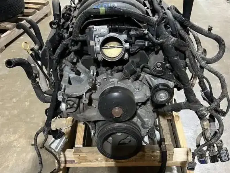 Used 5.3L V8 engine for Chevy Silverado 1500 Back, reliable towing and hauling engine