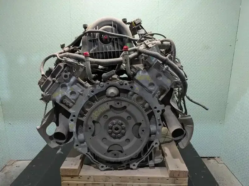 Used Nissan Pathfinder 5.6L V8 engine assembly
